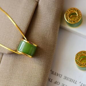 For When You Need Quiet Wisdom | Round Cyan Jade Necklace Pendant